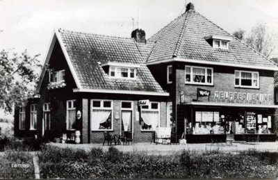 71 Café-winkel-bakkerij van Bernard en Marie Tijscholte Lattrop