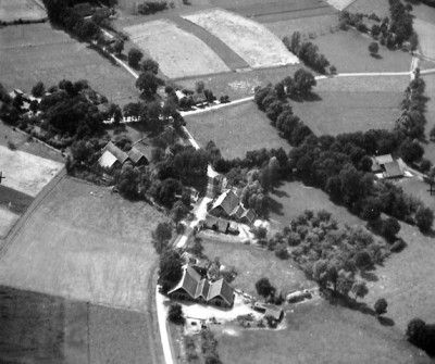 59 Luchtfoto Lattrop omgeving Disseroltweg en Frensdorferweg met Koole Hendrik, Rotboer, de Meijer en Kapteen (foto Jan Jonkers 1952)