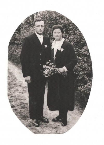 104 Hendrik Niehoff (Sniere Beand) en Rika Leliefeld (Hoamberg) Lattrop 1931