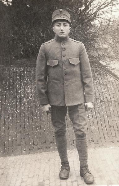 58 Hendrik Leliefeld (Hoamberg) Lattrop in militaire dienst Arnhem 3 April 1927