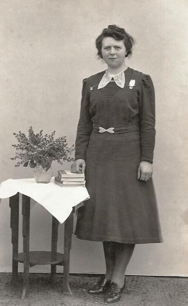 68 Johanna Gesina Niehof (Dolf) Breklenkamp geb 1919. Trouwt in 1949 met Hendrik Kamphuis van Kraken Jan