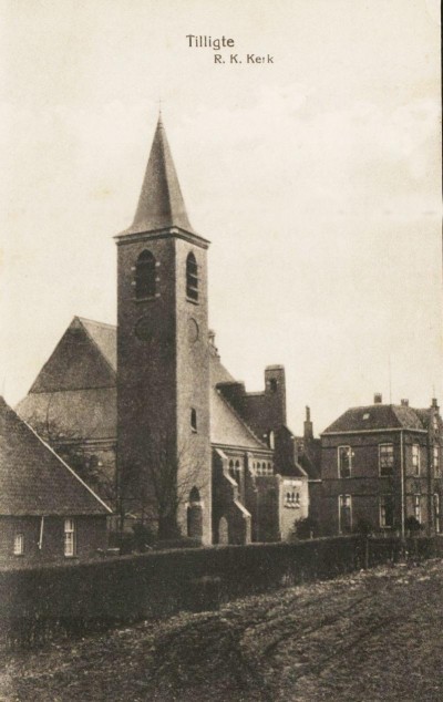 9 RK Kerk en Pastorie  Tilligte 1927 met deel  boerderij  Beijerink-Roelofs 