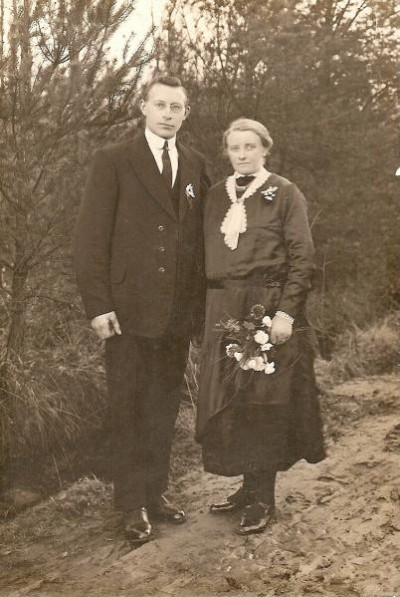 23 Gerard Niehoff (SniederBerend) Lattrop en Hanna Busscher (Tilligte) 1930