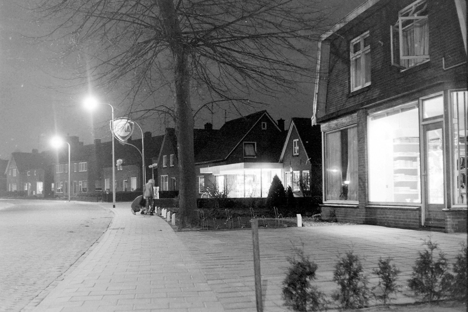 Dorpsstraat Lattrop bij avond…
