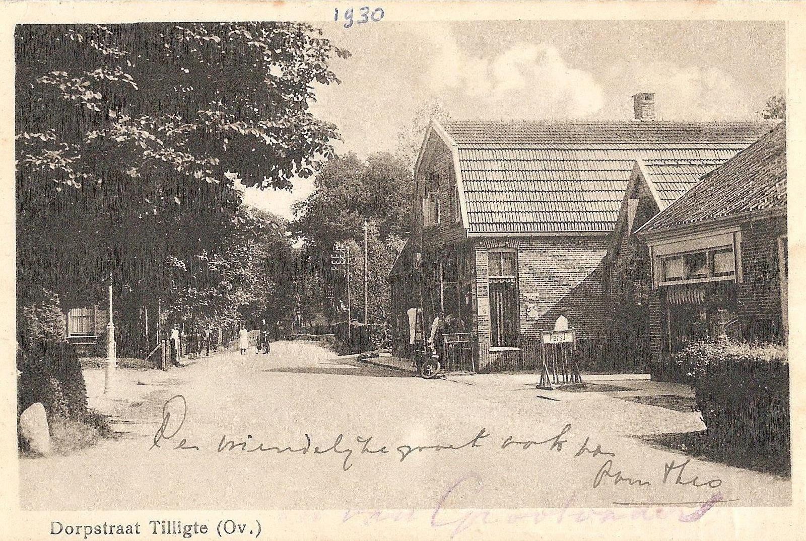 Dorpsstraat Tilligte 1930 (rechts Koopman en Derkman)