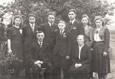 Familie  Gerardus Scholten en Anna Louise Arens Egbers Lattrop (Foto ca. 1947)