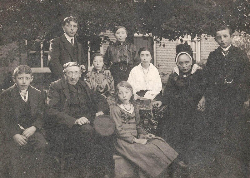 Familie Jan Hendrik Lohuis en Gese Lohmolder (Loo-Harm )Brecklenkamp 1920