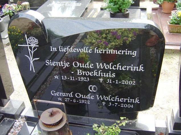 Grafsteen Sientje Oude Wolcherink 1923-2002 en Gerard Oude Wolcherink 1922-2004