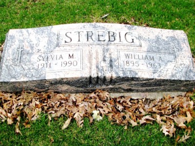 Grafsteen William A Strebig 1895-1963 en Sylvia M 1911-1990