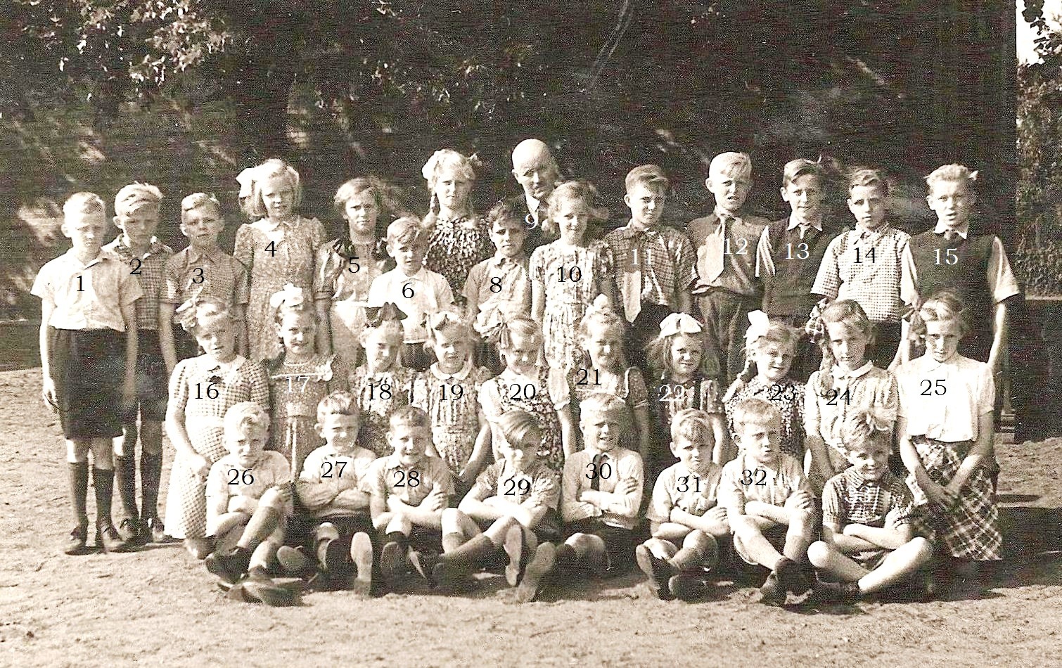 Klassenfoto Breklenkamp met Meester Meinders 1948