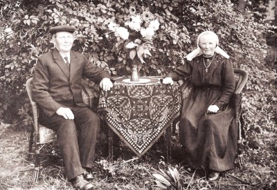 Reerink Johannes Hendrikus (1872-1941) en Johanna Susanna Holtwijk (1875-1941) op 'Göttert' Tilligte Foto plm 1928